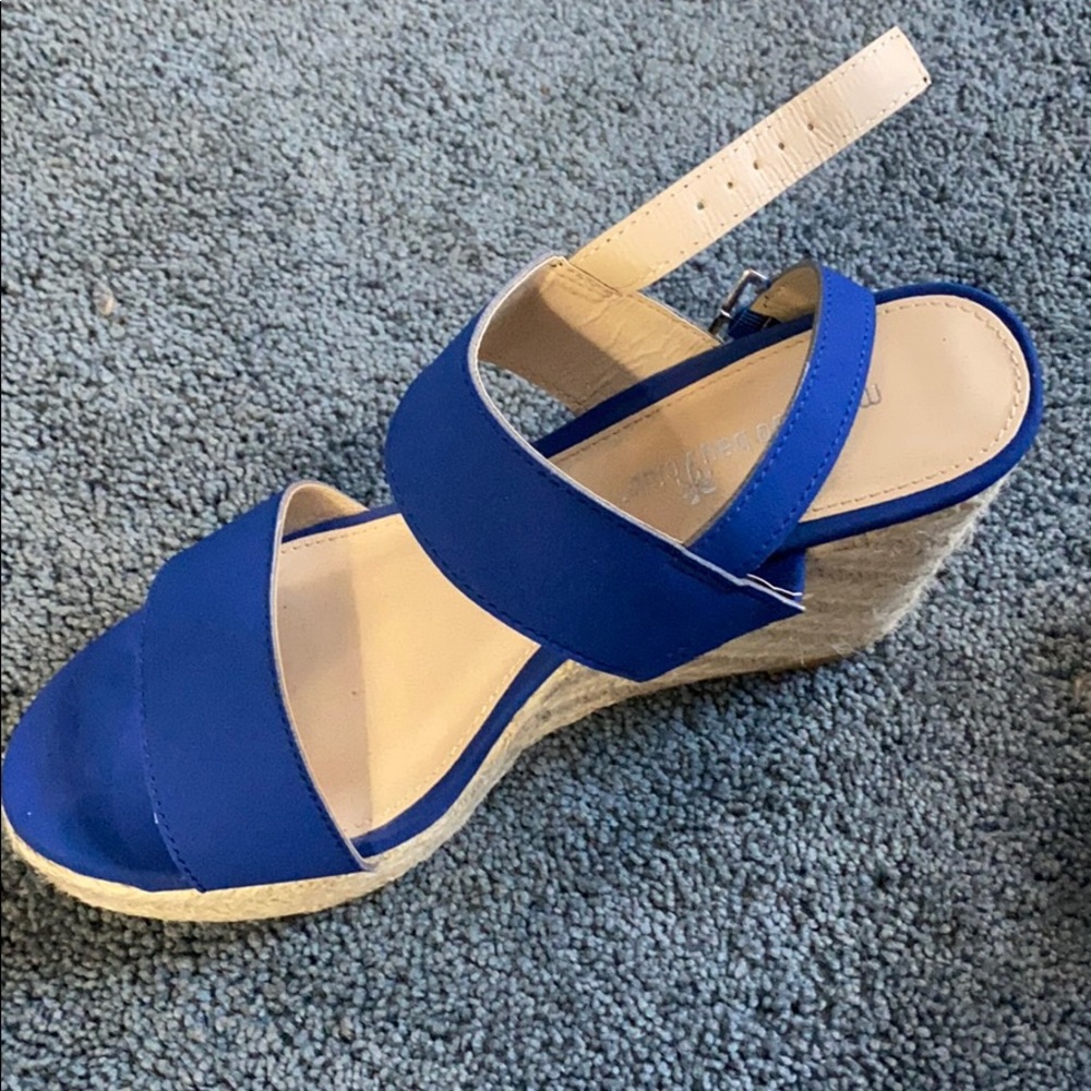 Montevideo bay club blue pumps